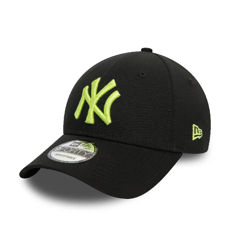 New York Yankees League Essential Black and Green 9FORTY Adjustable Cap