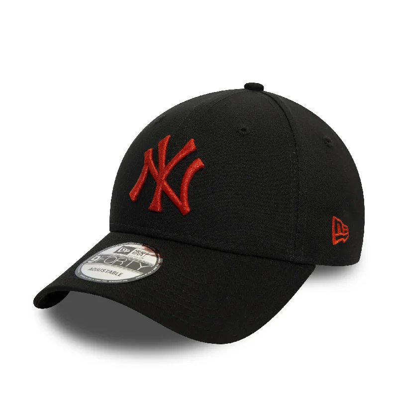 New York Yankees League Essential Black and Red 9FORTY Adjustable Cap