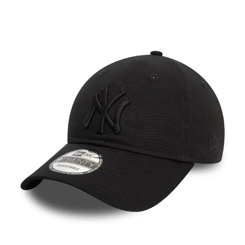 New York Yankees League Essential Black On Black 9TWENTY Adjustable Cap