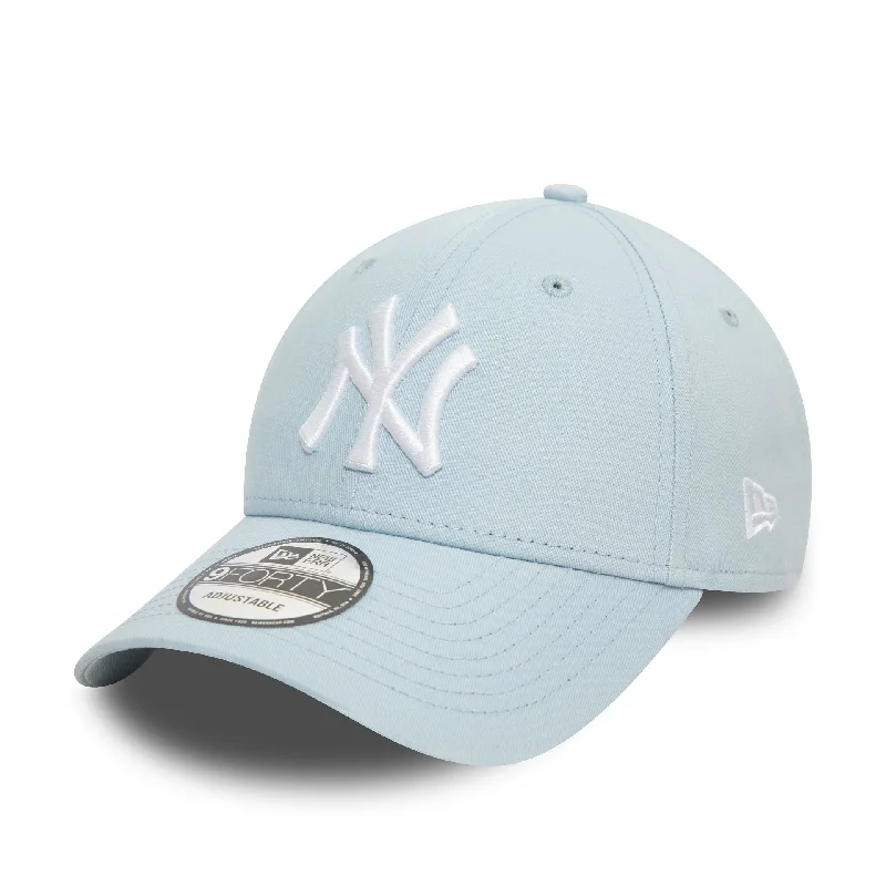 New York Yankees League Essential Pastel Blue 9FORTY Adjustable Cap