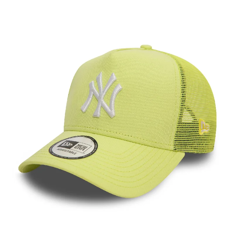 New York Yankees League Essential Pastel Green 9FORTY E-Frame Adjustable Trucker Cap