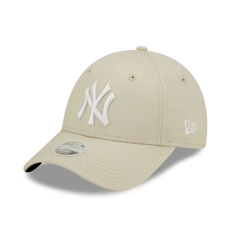 New York Yankees Womens League Essential Light Beige 9FORTY Adjustable Cap