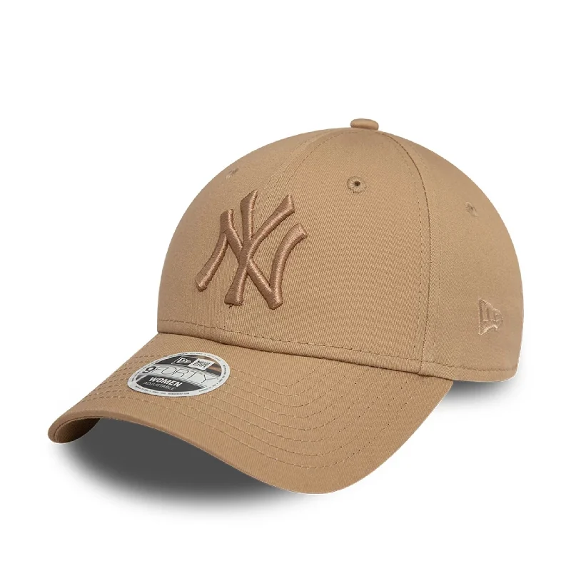 New York Yankees Womens League Essential Light Beige 9FORTY Adjustable Cap